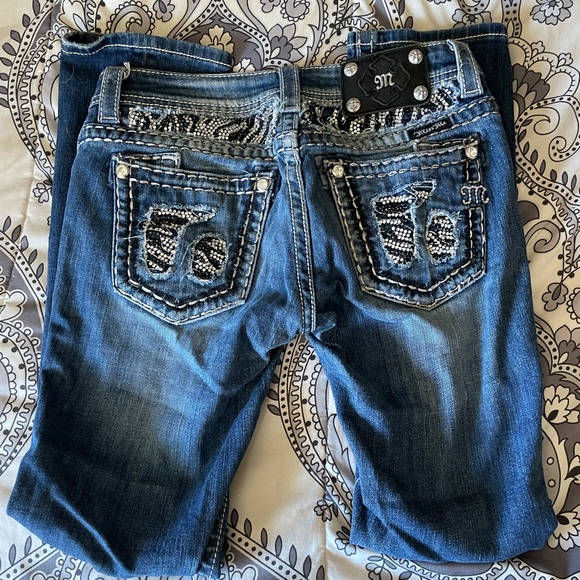 STAINED- Miss Me Women's Boot Cut Jeans - Picture 2 of 2